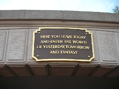 Disneyland Enterence Sign
