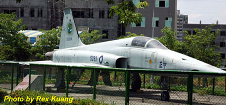 5283號 F-5E老虎二式除役展示機