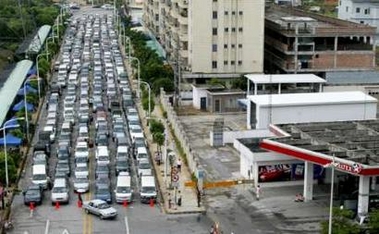Cars line up to buy petrol at a petrol station in Dongguan, south China's Guangdong province